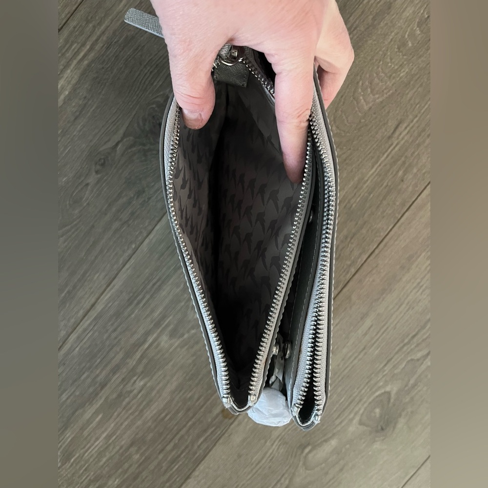 NWT Lo & Sons Pearl Saffiano Leather Silver Crossbody Bag Retails $300 - Picture 7 of 14